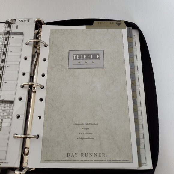 Dayrunner Black Zippered Planner - Picture 13 of 16